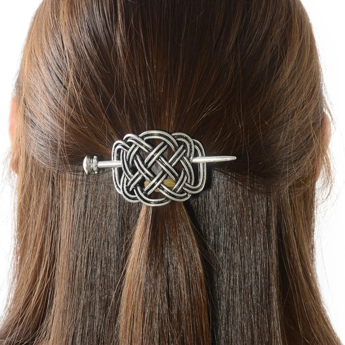Broche dans les cheveux